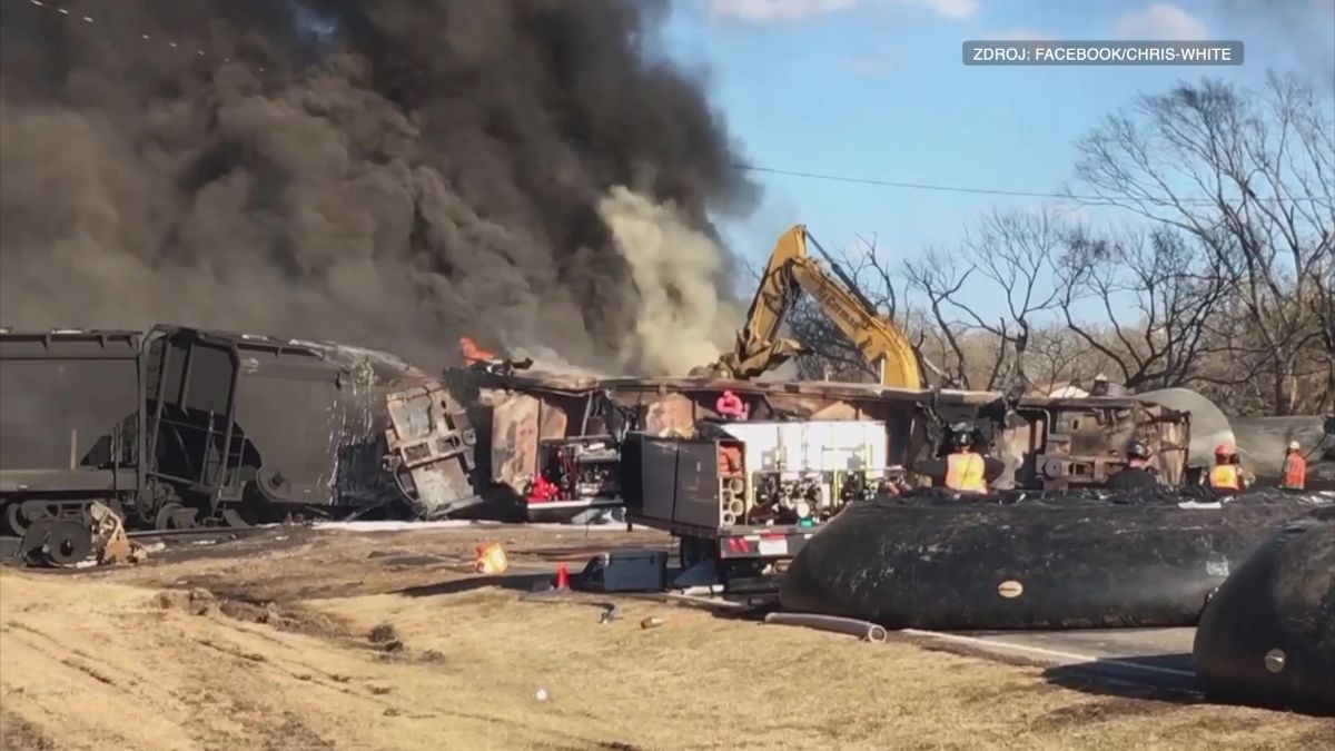 Video: Masivní exploze v Texasu. Kamion narazil do vlaku s benzínem